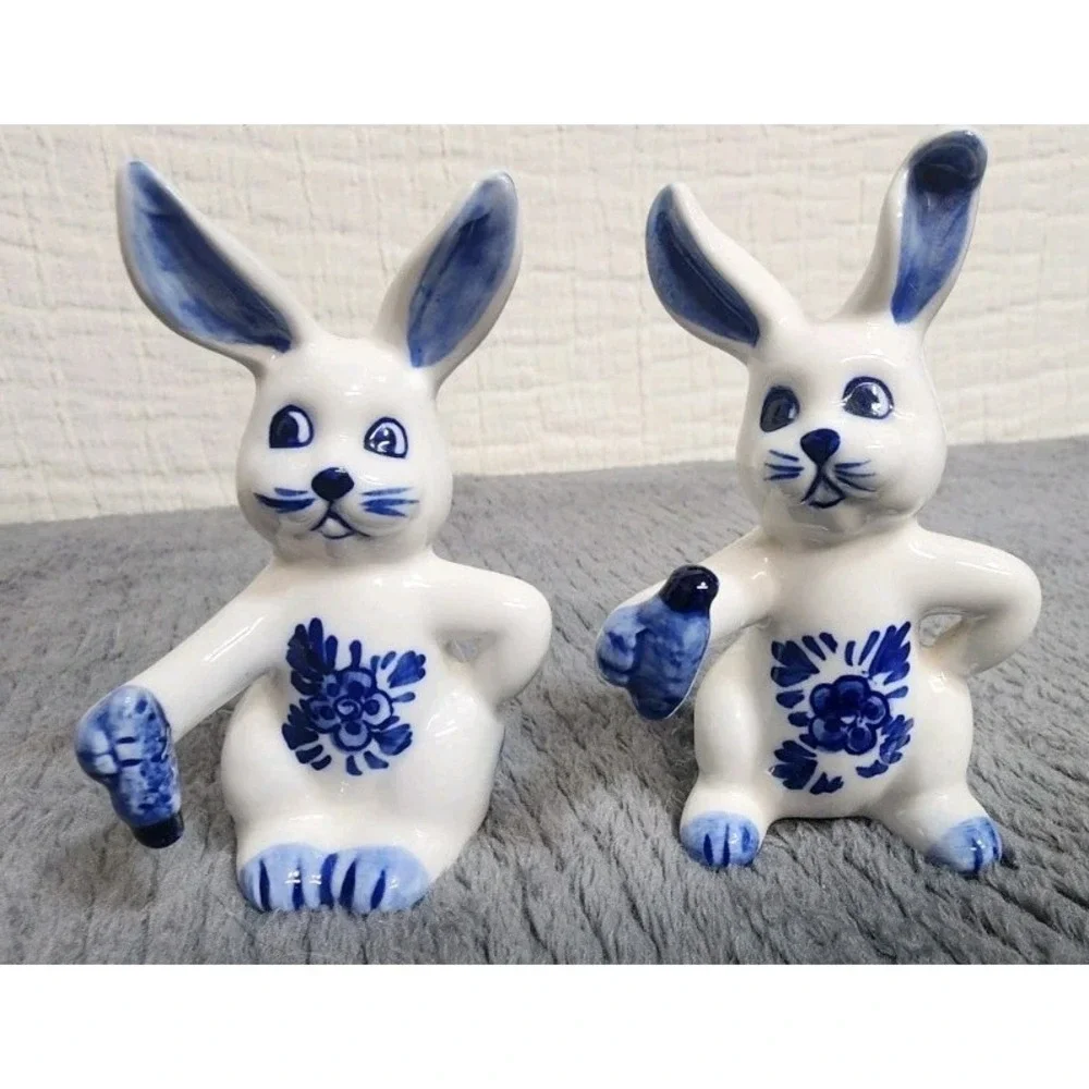 Vintage Bunny Rabit Salt And Pepper Shakers‎ Unmarked White Blue Ceramic